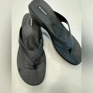 Okabashi women’s black thong flip flops size medium/large